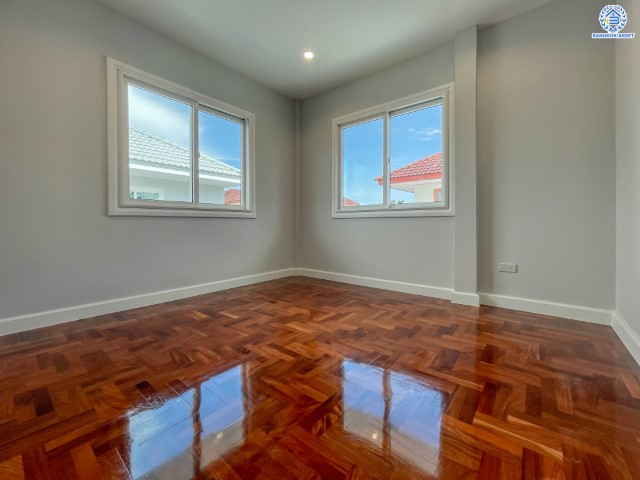 บ้านมือสองตกแต่งใหม่ คุณภาพแบรนด์ LH ม.ชลลดา บางบัวทอง เนื้อที่ 76 ตร.ว. ตกแต่งหรูหรา ฟังก์ชันจัดเต็ม 3 ห้องนอน 2 ห้องน้ำ จอดรถได้ 2 คัน พร้อม Facilities ครบ! บนทำเลคุณภาพ เชื่อมต่อได้หลายเส้นทาง ใกล้เซ็นทรัลเวสต์เกต และรถไฟฟ้า "สถานีบางพลู"